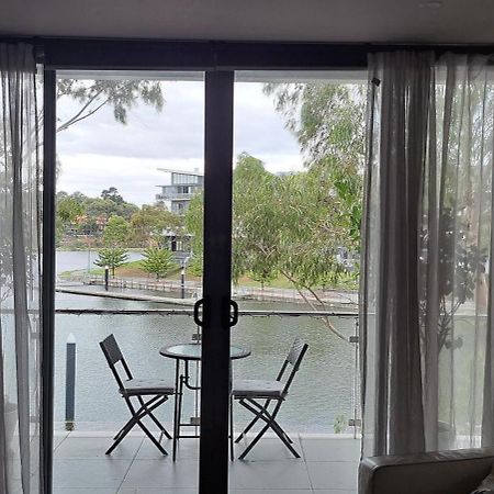 Marina View Apartment On The Maribyrnong River, Melbourne Esterno foto
